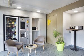 Vending machine - B&B HOTEL Lyon Saint-Priest (Saint-Priest)