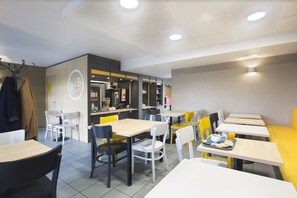 Petit déjeuner buffet servi tous les jours en supplément
