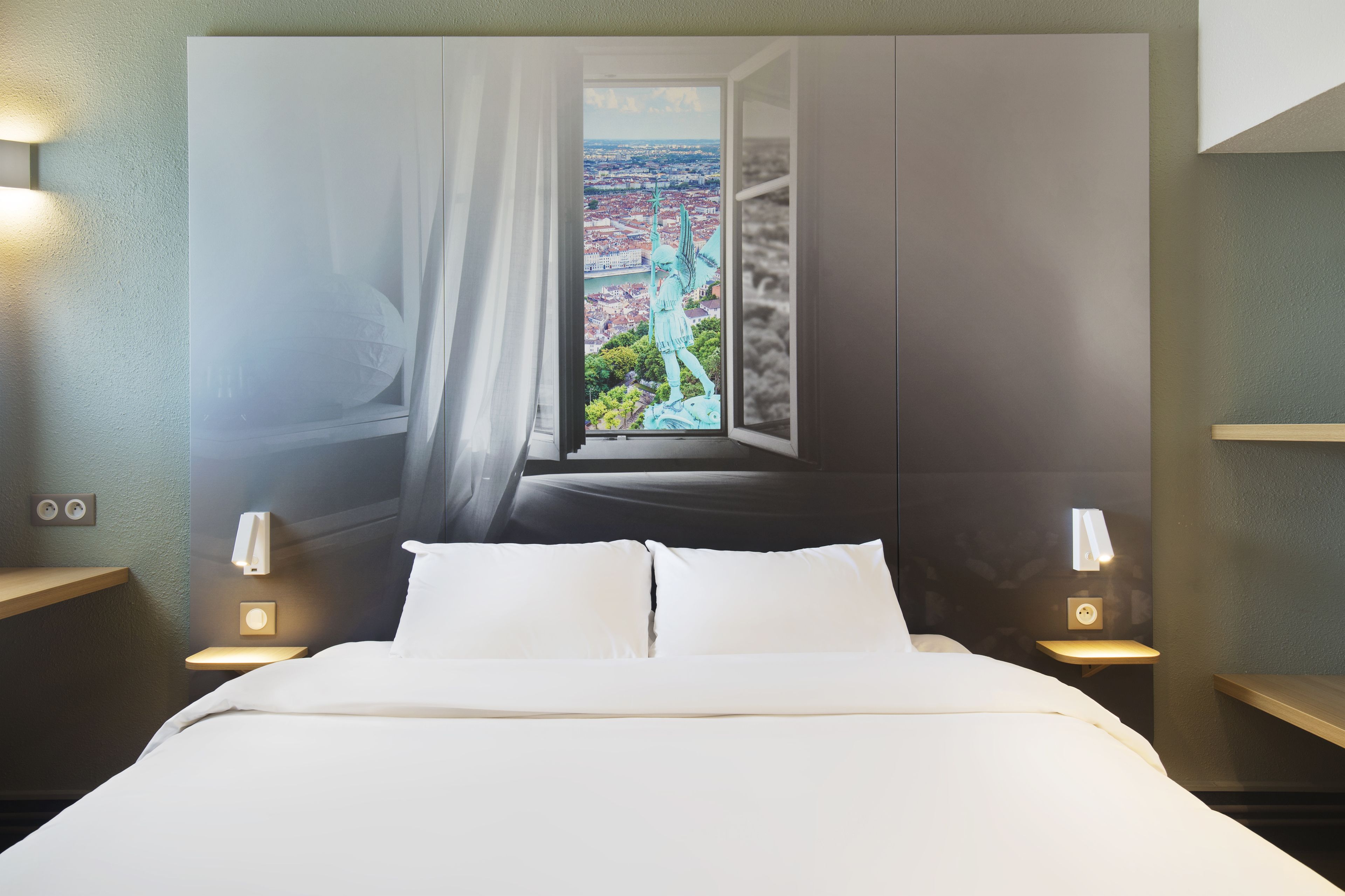 Premium bedding, desk, blackout drapes, soundproofing