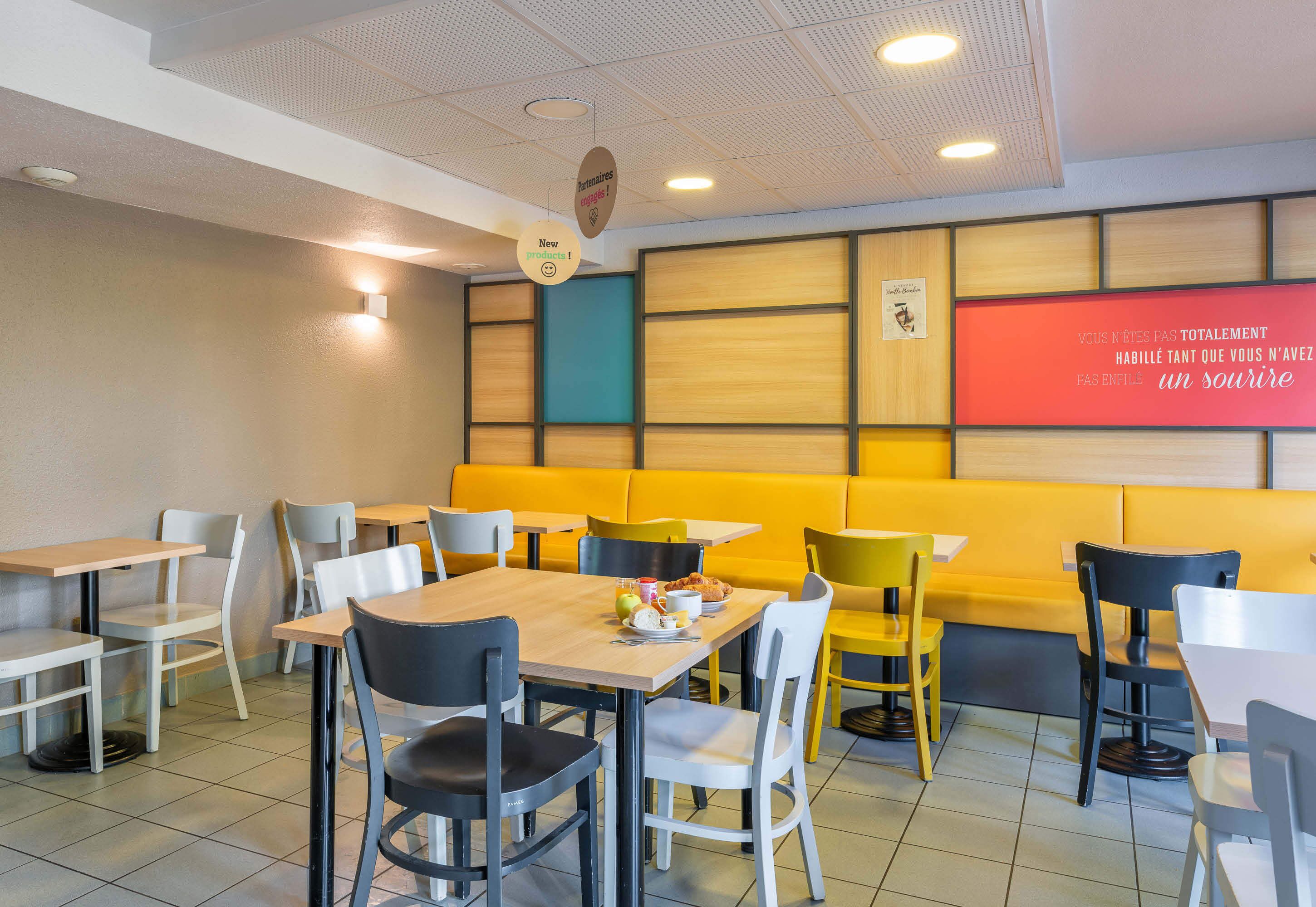 供应午餐和晚餐，法国菜