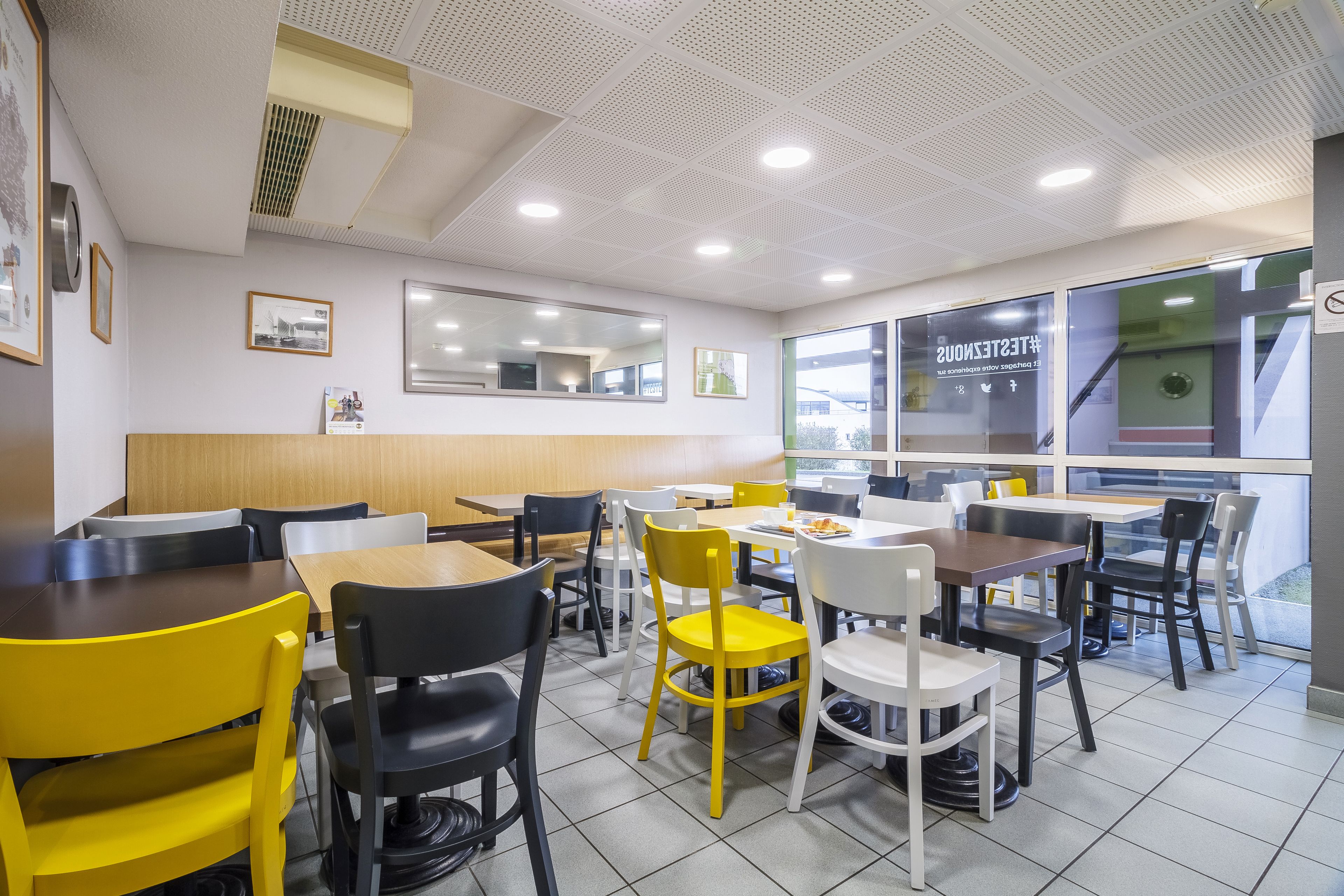 매일 뷔페 아침 식사 유료