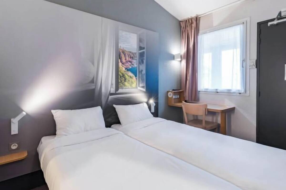 Bureau, chambres insonorisées, Wi-Fi gratuit, draps fournis