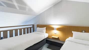 Desk, soundproofing, free WiFi, bed sheets