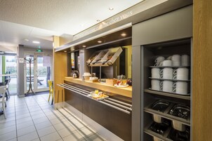 Desayuno buffet todos los días (con cargo)