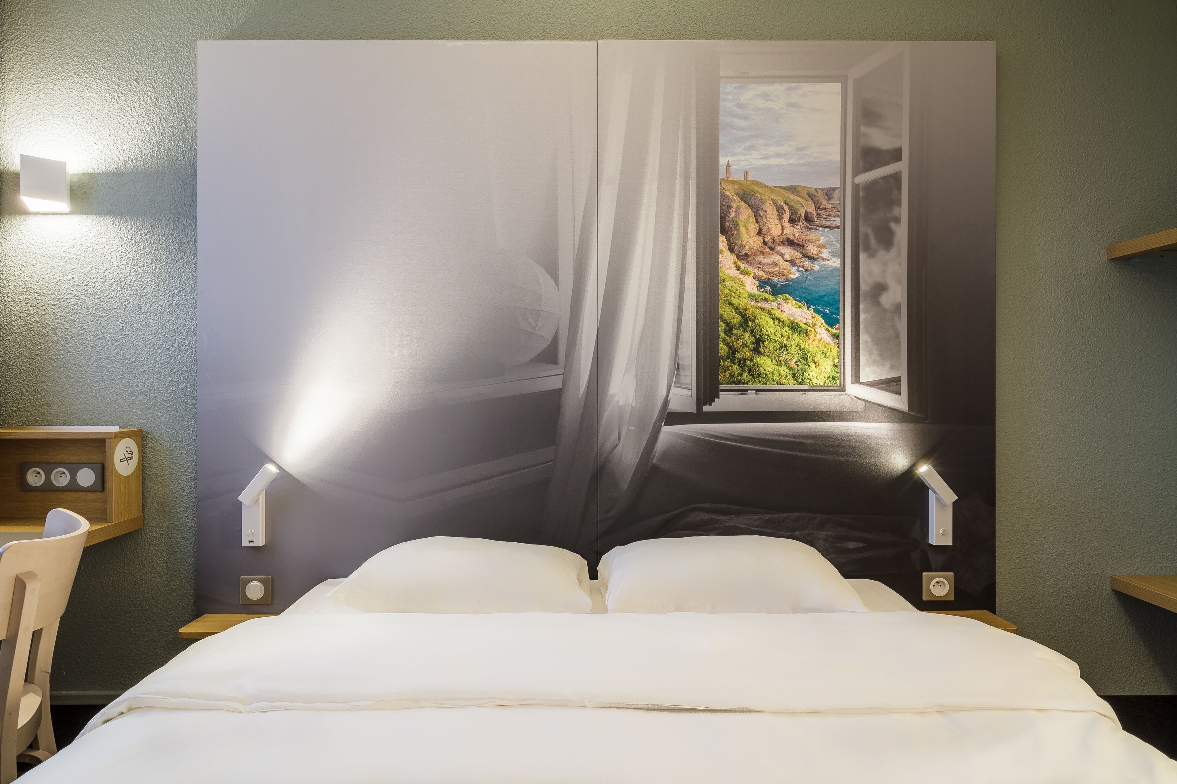 Escritorio, sistema de insonorización, wifi gratis y ropa de cama 