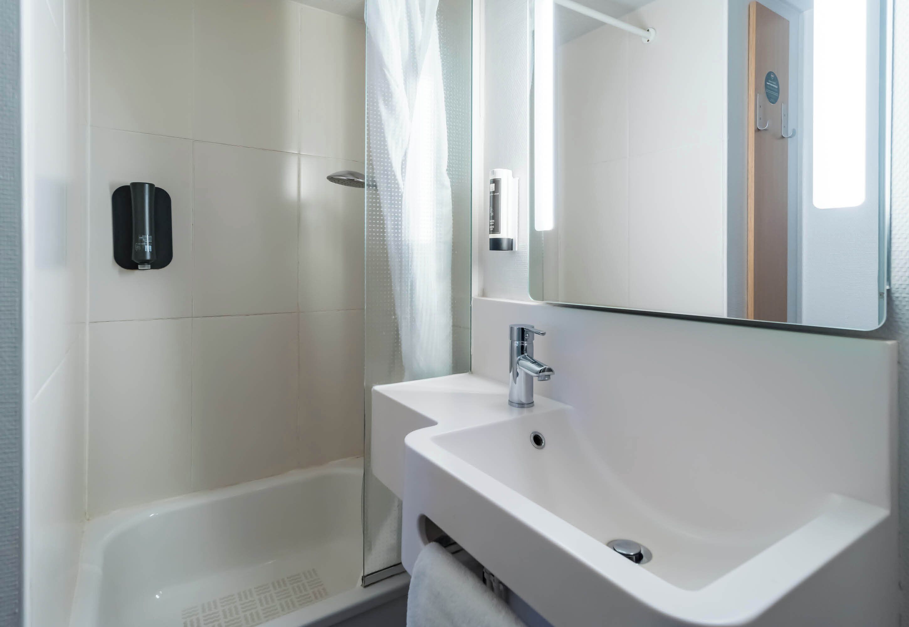 Shower, towels