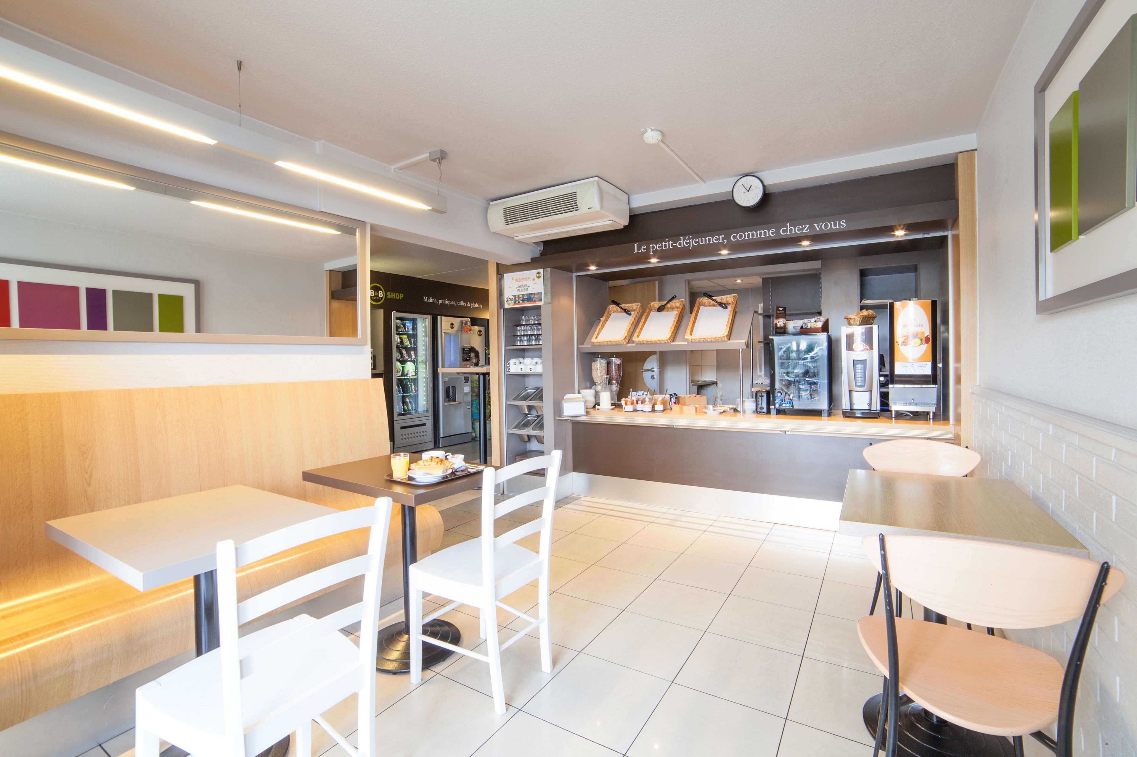 Petit déjeuner buffet servi tous les jours en supplément