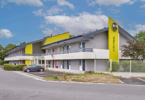 Vista frontal de la propiedad