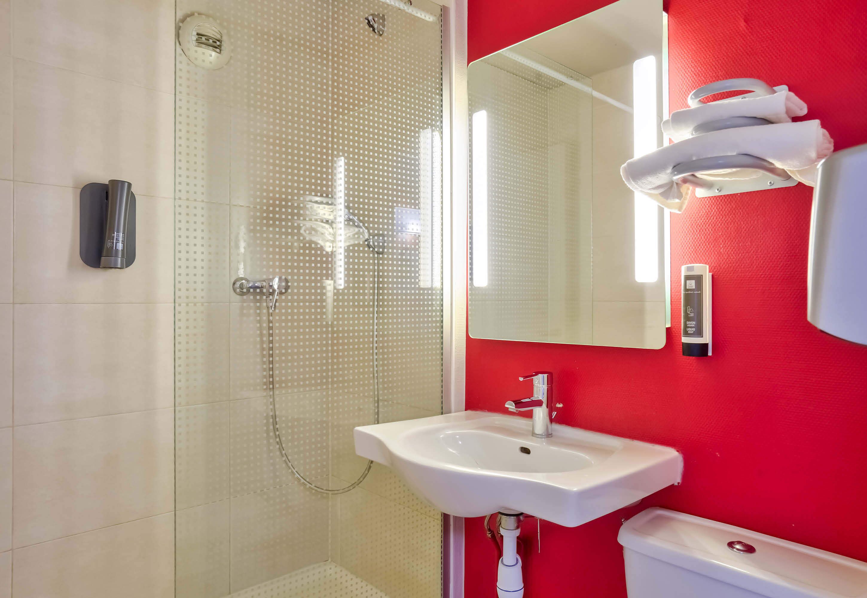 Shower, towels