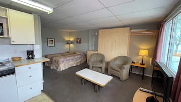 Basic Double Room with Kitchenette | 1 bedroom, iron/ironing board, free WiFi, bed sheets
