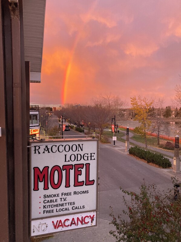 Exterior - Raccoon Lodge (Sylvan Lake)