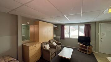 Iron/ironing board, free WiFi, bed sheets