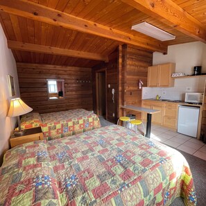 Quarto casal ou duplo com design assinado | Ferros/tábuas de passar roupa, Wi-Fi de cortesia, roupa de cama