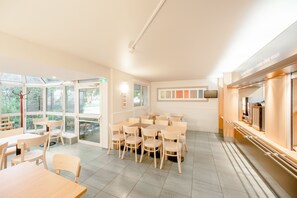 Frukostbuffé varje dag mot avgift