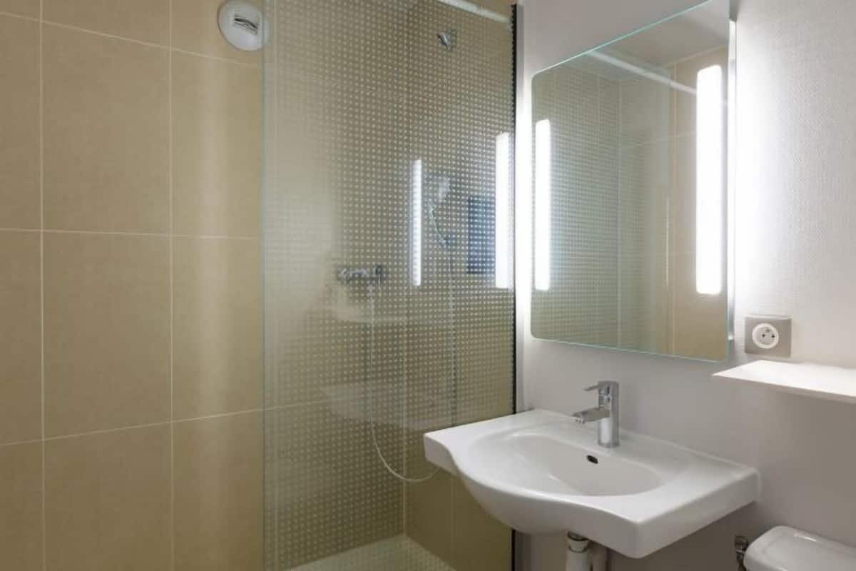 Shower, free toiletries, hair dryer (on request), towels