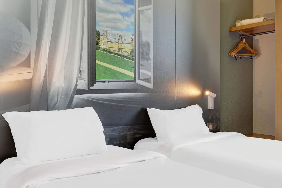Habitación con 2 camas individuales, para no fumadores | Ropa de cama de alta calidad, escritorio y insonorización
