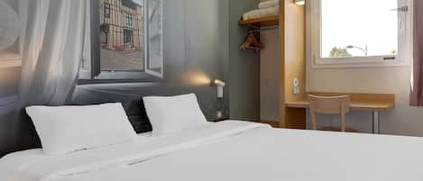 Ropa de cama de alta calidad, escritorio y insonorización