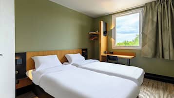 Twin Room | Desk, soundproofing, free WiFi, bed sheets