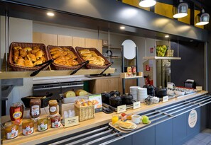 Desayuno buffet todos los días (con cargo)