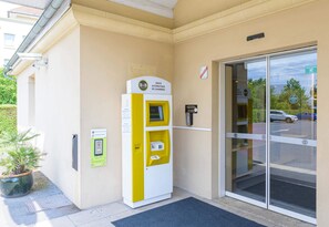 Property entrance - B&B HOTEL Marne-la-Vallée Bussy (Bussy-Saint-Georges)