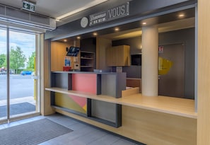 Reception - B&B HOTEL Marne-la-Vallée Bussy (Bussy-Saint-Georges)