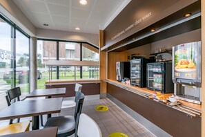Desayuno buffet todos los días (con cargo) 