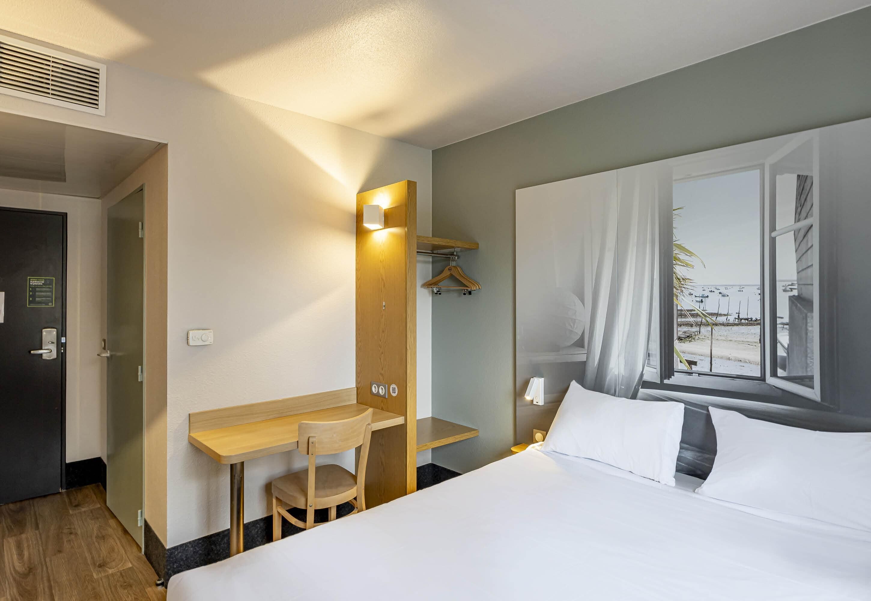 Habitación doble, para no fumadores | Ropa de cama de alta calidad, escritorio, insonorización y wifi gratis 