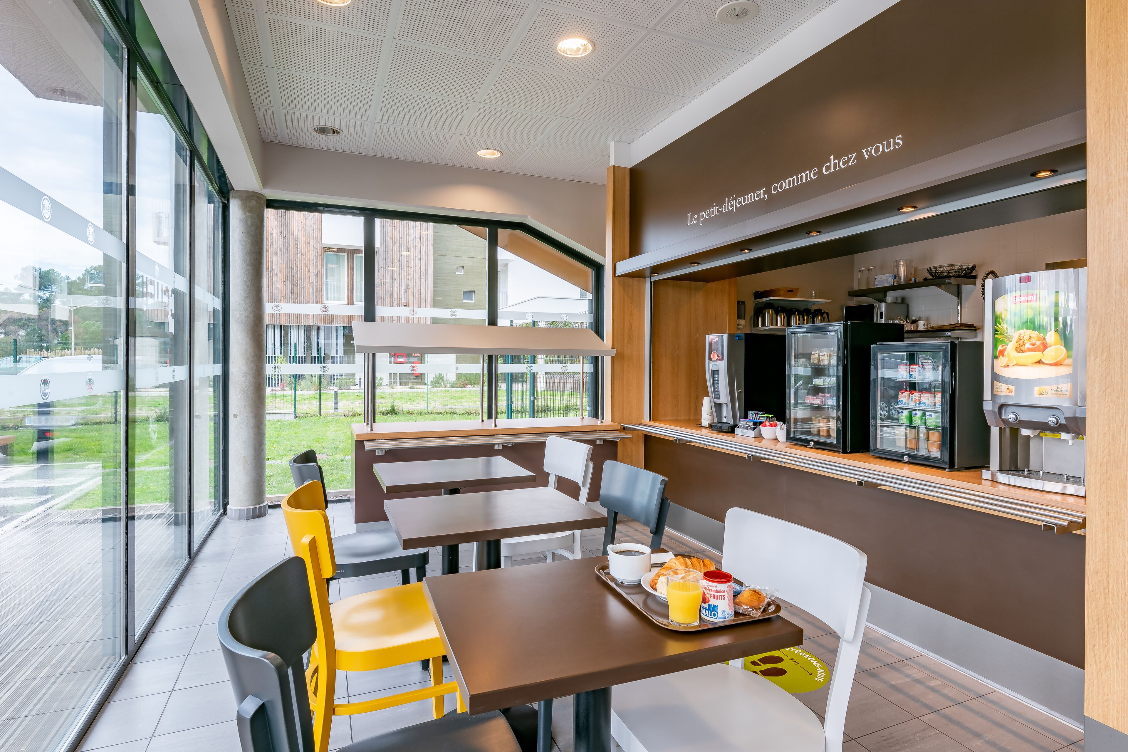 daily buffet breakfast for a fee