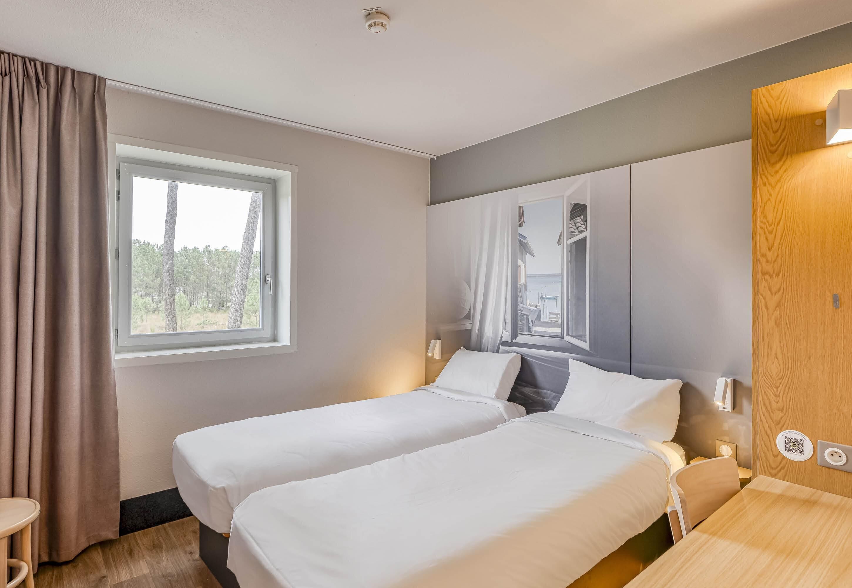 Habitación con 2 camas individuales, para no fumadores | Ropa de cama de alta calidad, escritorio, insonorización y wifi gratis 