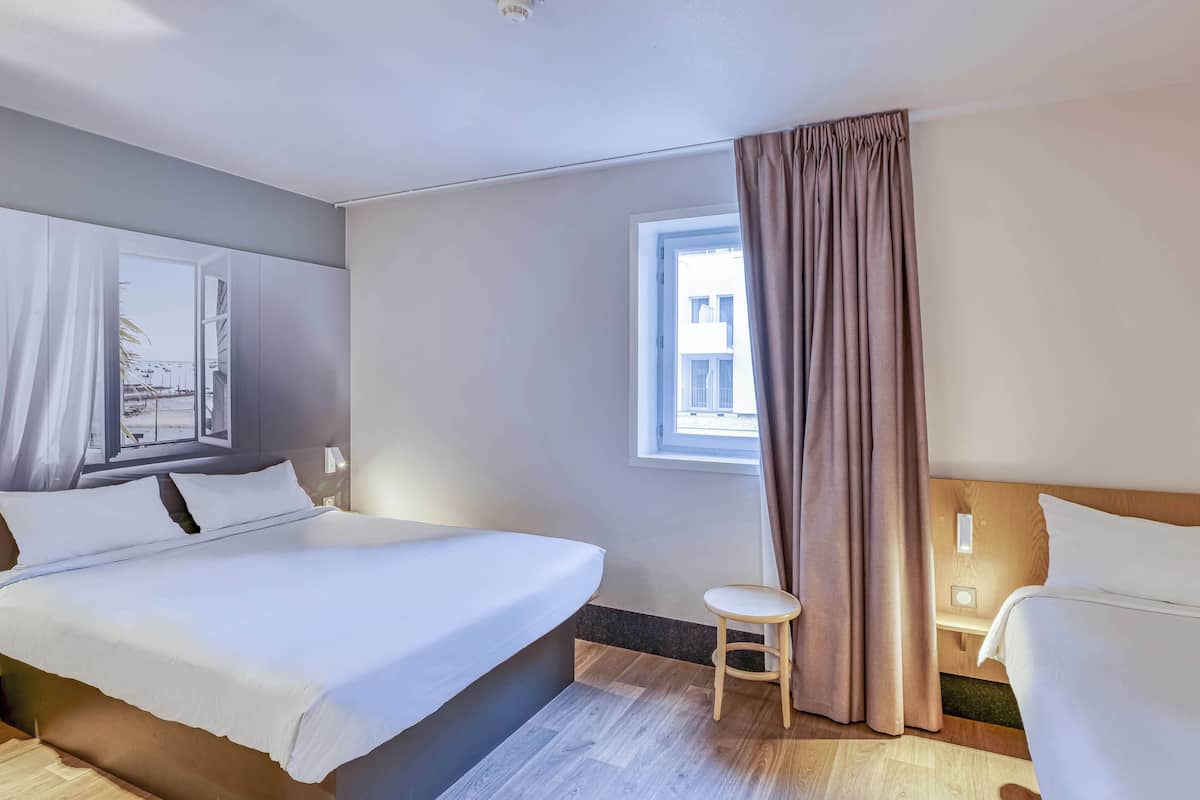 Ropa de cama de alta calidad, escritorio, insonorización y wifi gratis