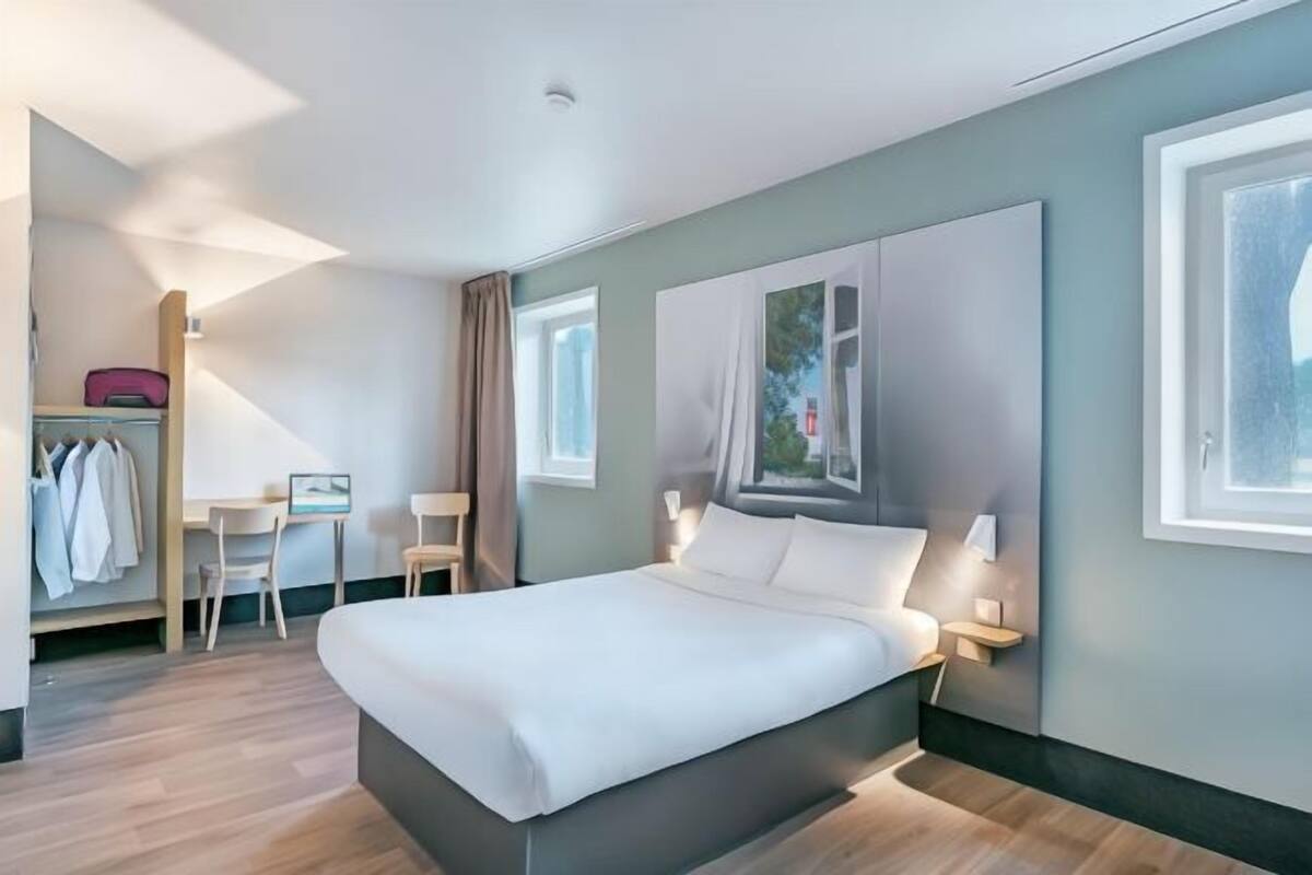 Sängtillbehör av högsta kvalitet, skrivbord och ljudisolering