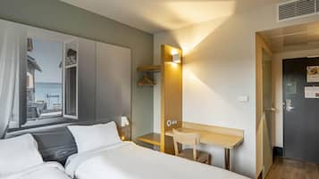 Twin Room, Non Smoking | Premium bedding, desk, soundproofing, WiFi (free)