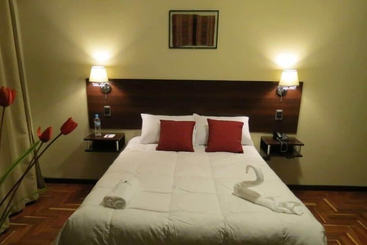 Cofres nos quartos, cortinas blackout, Wi-Fi de cortesia, roupa de cama