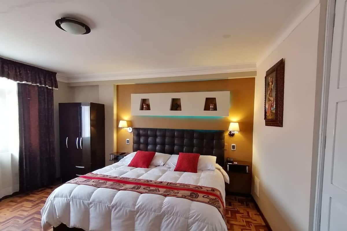 Cofres nos quartos, cortinas blackout, Wi-Fi de cortesia, roupa de cama