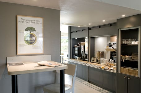 Daily buffet breakfast for a fee