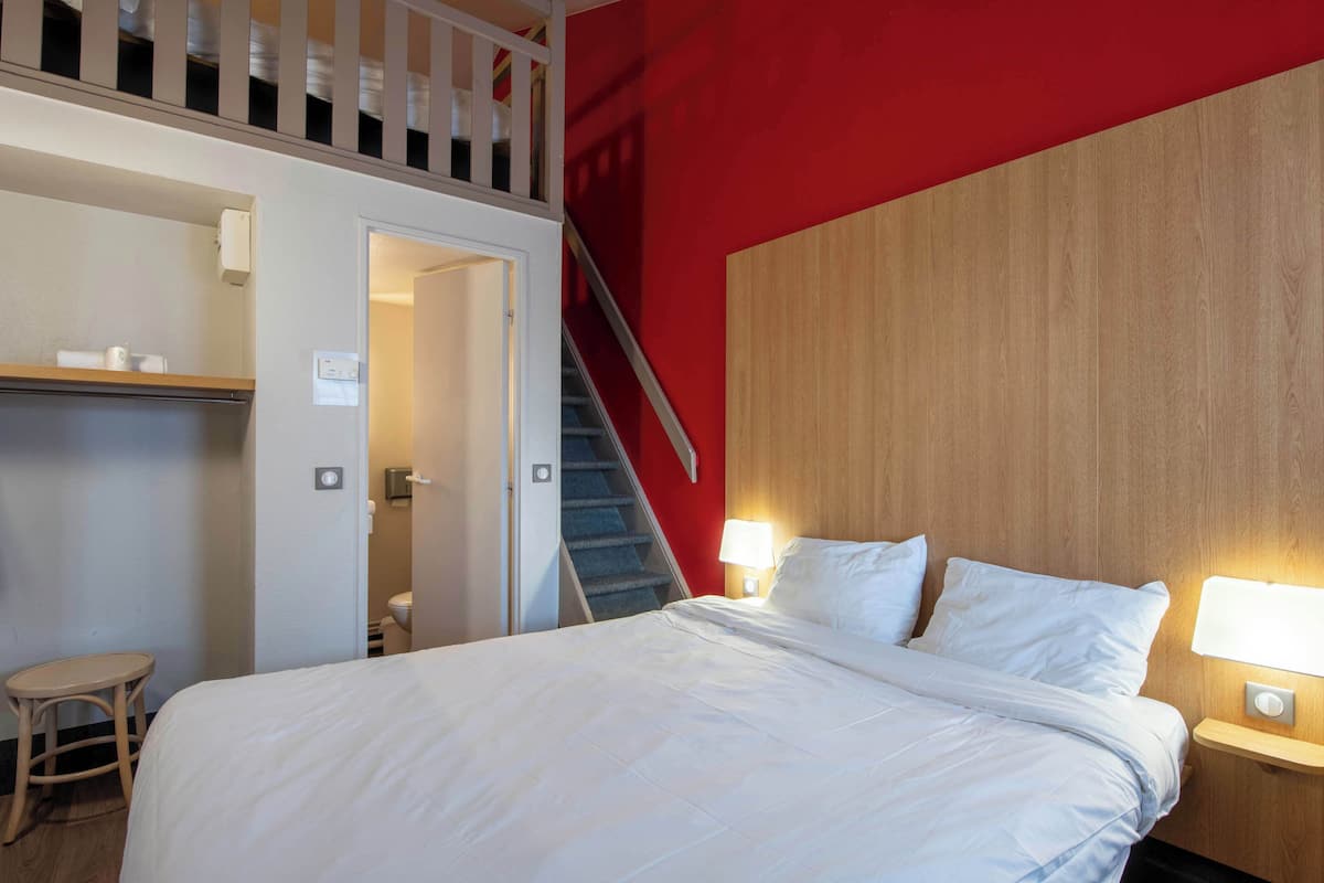 Quadruple Room, Non Smoking | Desk, soundproofing, cribs/infant beds, free WiFi