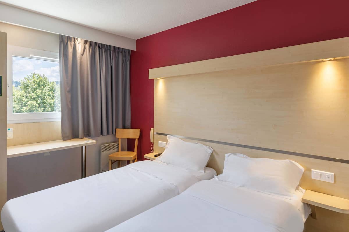 Twin Room, Non Smoking | Individually furnished, desk, blackout curtains, soundproofing