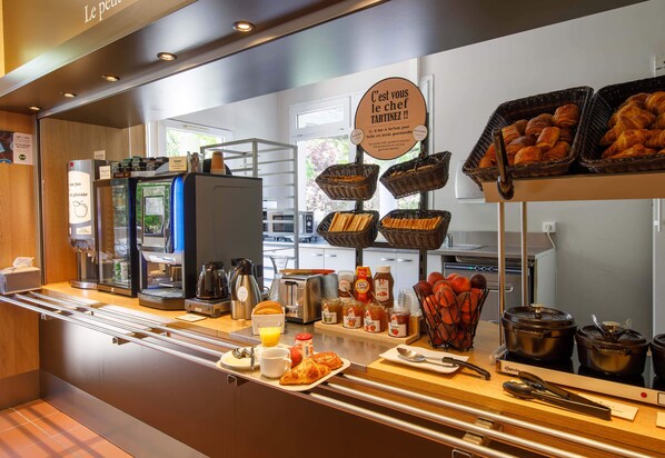 Daily buffet breakfast for a fee