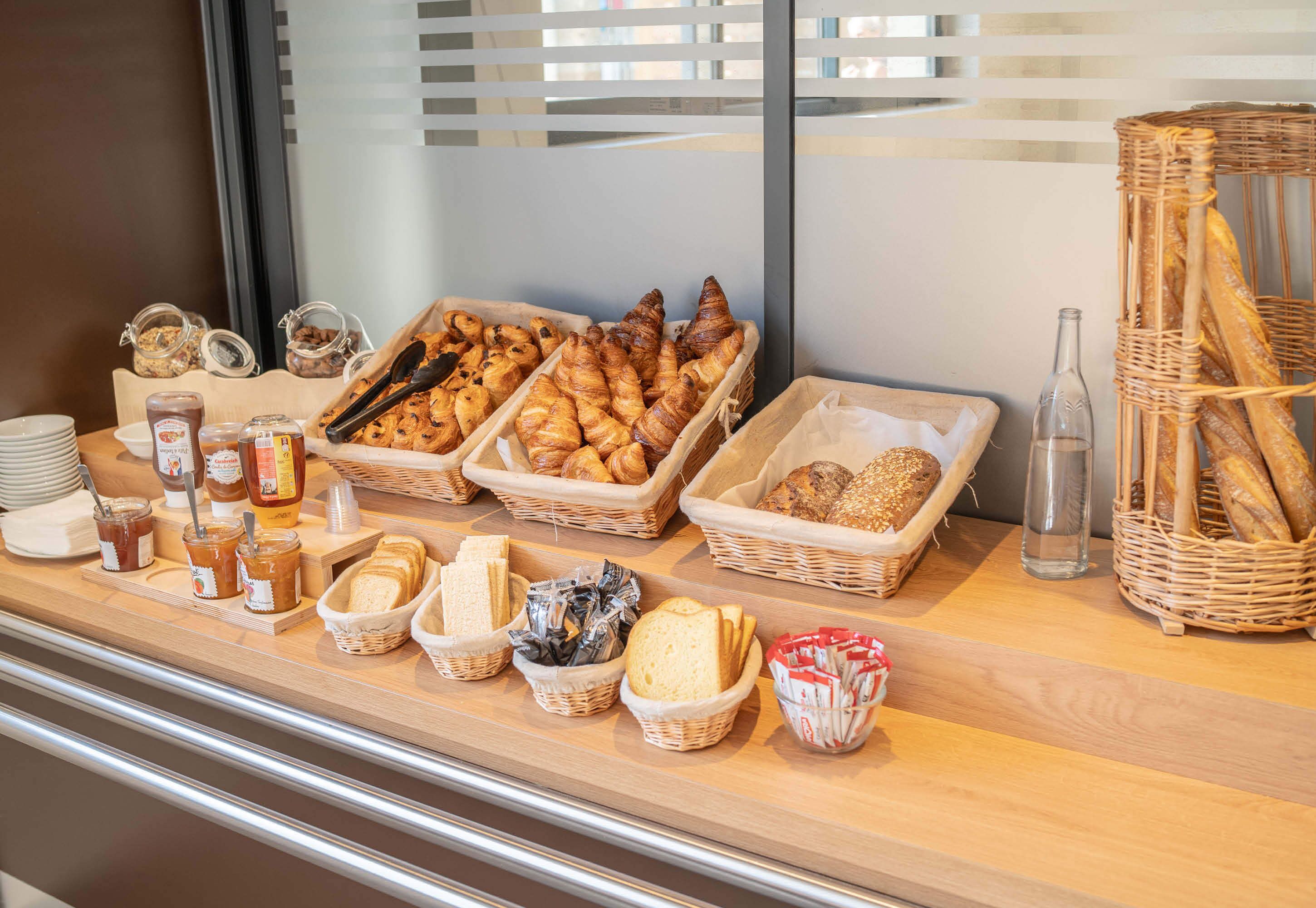 Colazione a buffet a pagamento, servita tutte le mattine 