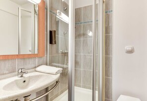 Douche, serviettes fournies