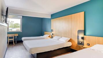 Ropa de cama de alta calidad, escritorio y sistema de insonorización