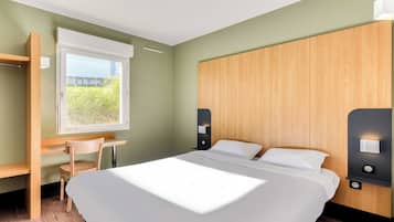 Quarto casal, para não fumantes | Roupas de cama premium, escrivaninha, quartos à prova de som