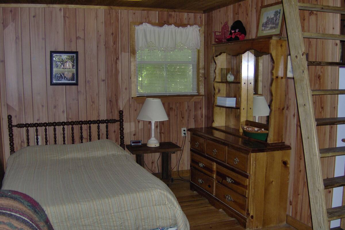 Hytte, flere senger (Lumberjack Cabin) | Sengetøy av topp kvalitet og wi-fi (inkludert)