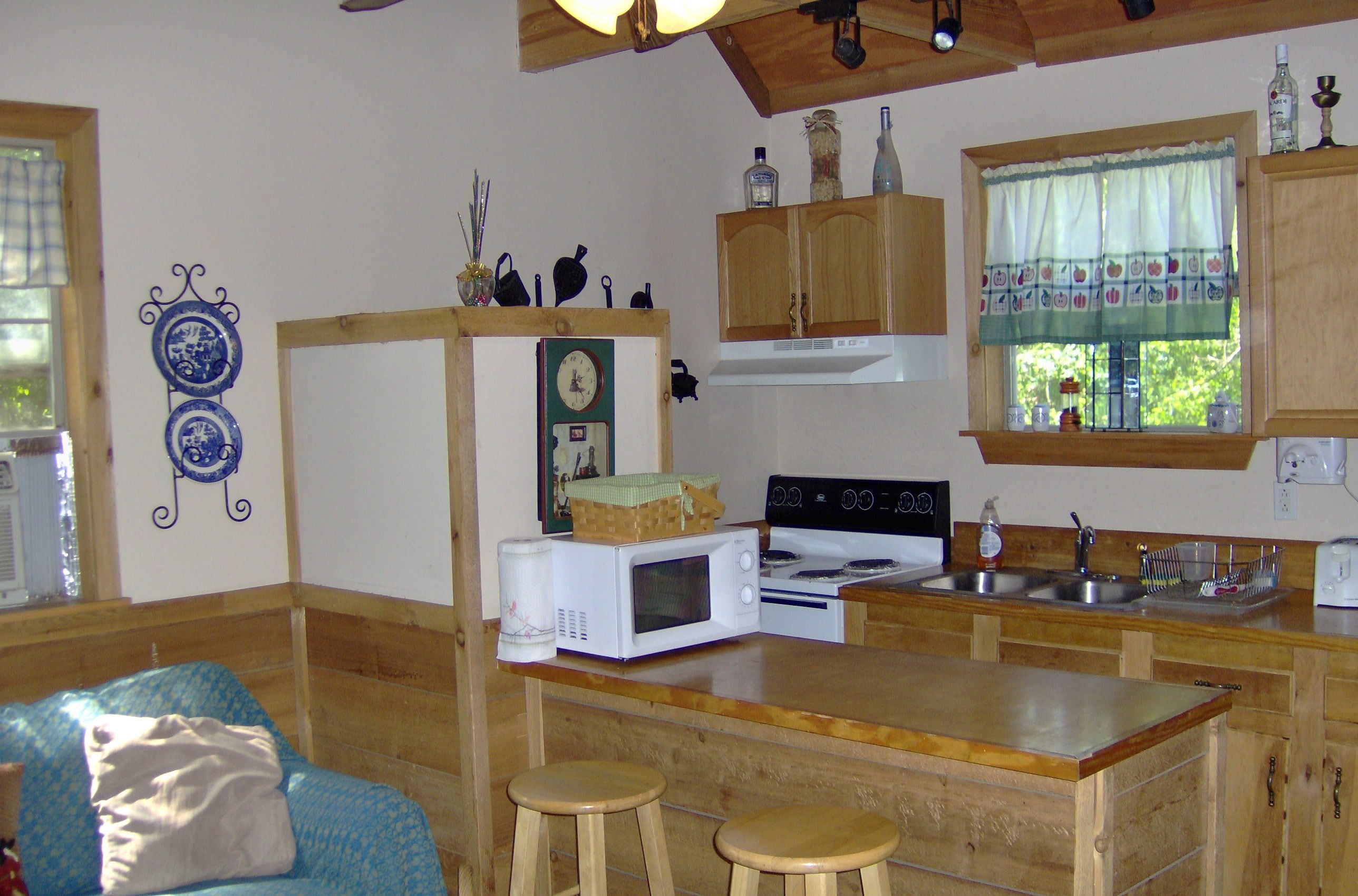 小木屋, 多張床 (Creekside Cabin) | 私人廚房 | 電冰箱、微波爐、咖啡機/沖茶器