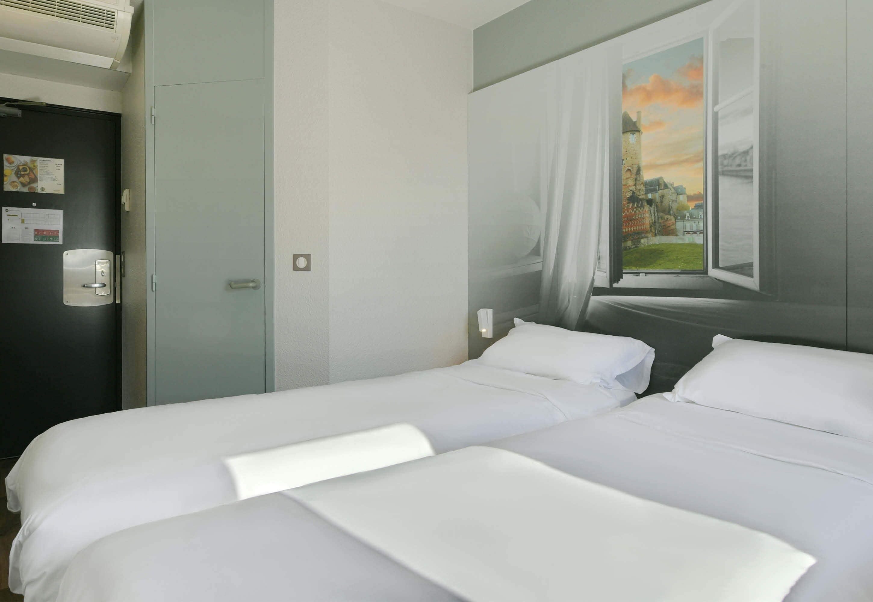 Quarto duplo | Escrivaninha, quartos à prova de som, Wi-Fi de cortesia, roupa de cama