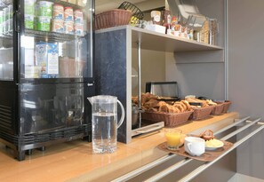 Petit déjeuner buffet servi tous les jours en supplément