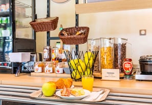 Desayuno buffet todos los días (con cargo)