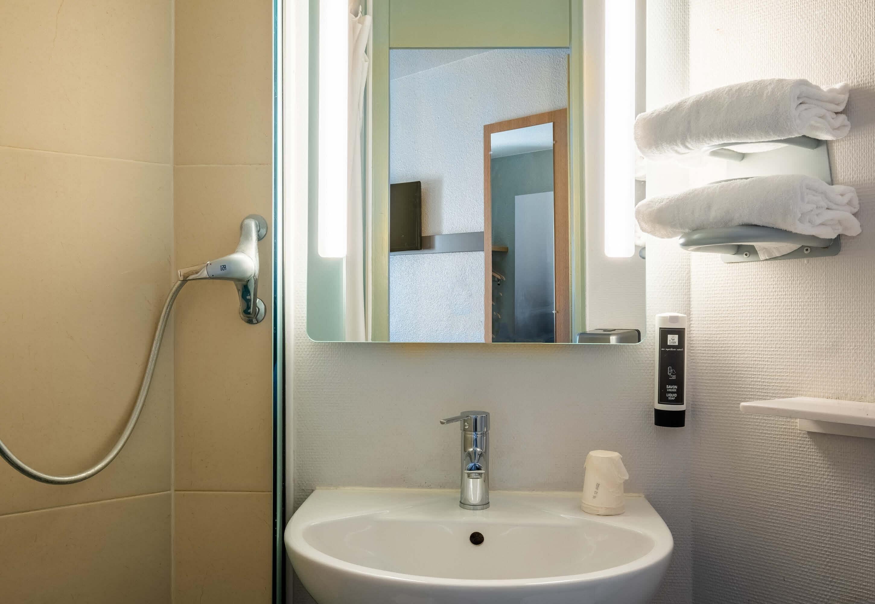 Photo - B&B HOTEL Annecy Argonay