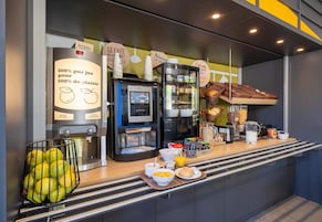 Petit déjeuner buffet servi tous les jours en supplément
