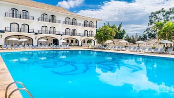 3 piscinas al aire libre